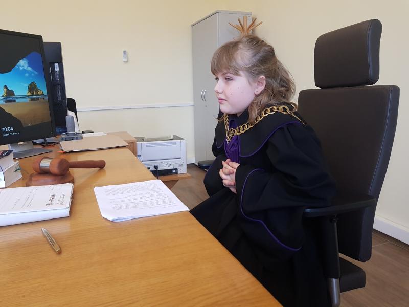 Dzień Edukacji Prawnej - dzieci z Białogardu wzięły udział w symulacji rozprawy sądowej. ZDJĘCIA