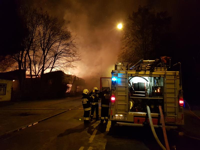 Ogromny pożar w Białogardzie! Przyczyną może być podpalenie. Foto Video!  