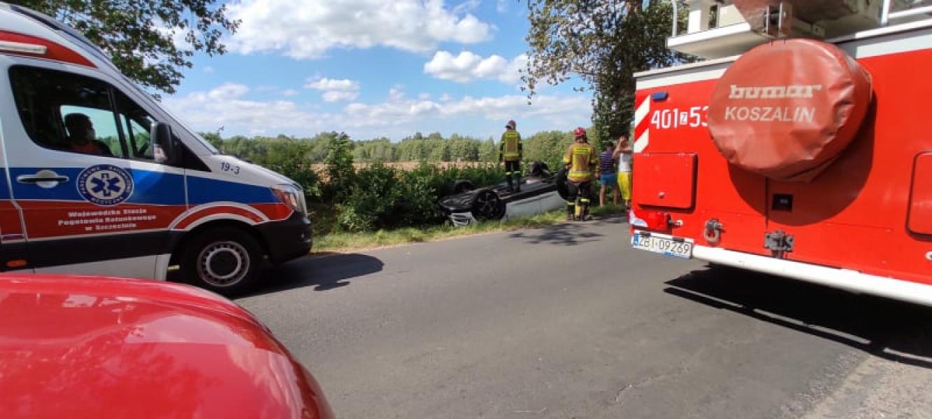 Dachowanie auta osobowego pod Białogardem