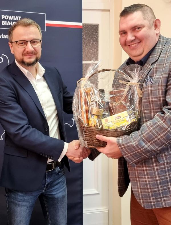 Burmistrz Białogardu oraz Starosta podziękowali za prace Pawłowi Wiśniewskiemu
