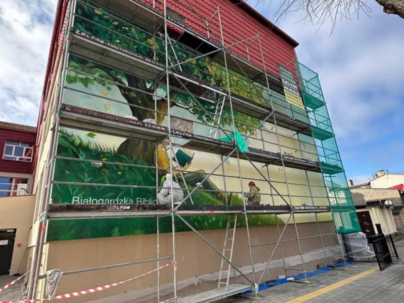 Kolory, które mają znaczenie – mural powstaje przy ul. Kościelnej