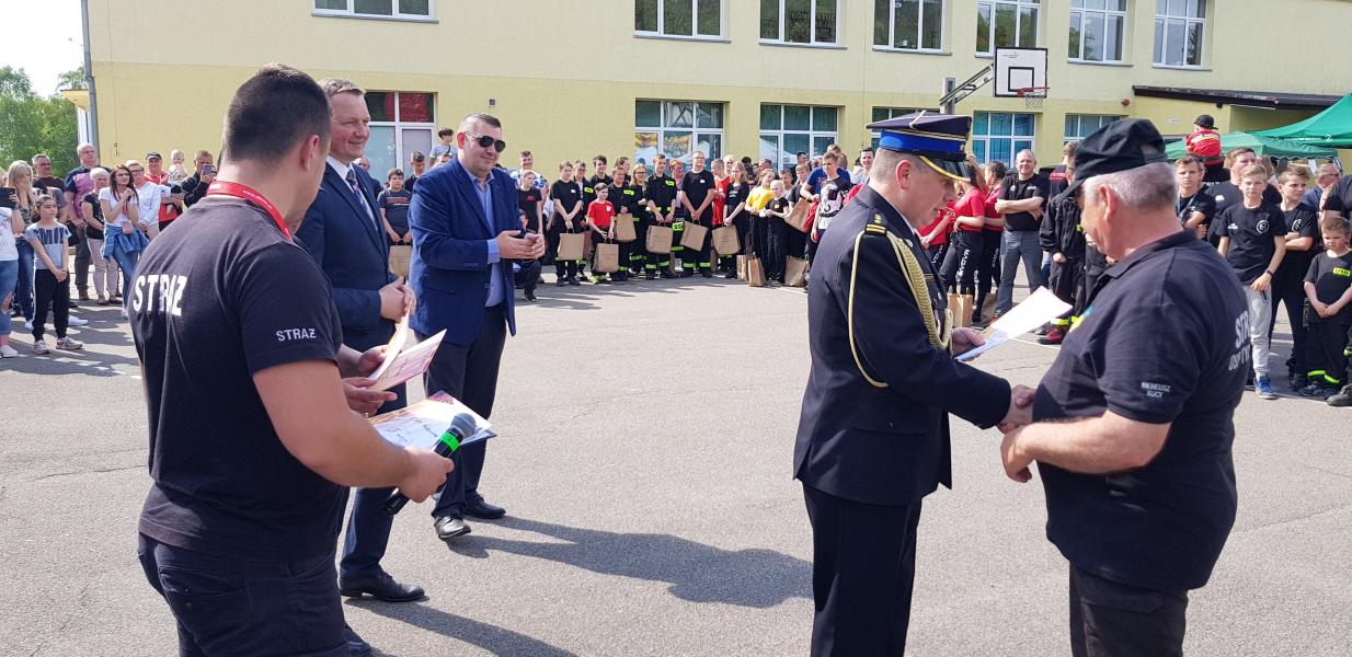 Zawody sportowo  - pożarnicze zakończył strażacki piknik.