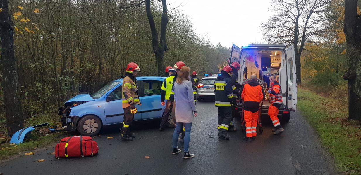 Wypadek pod Białogardem - jedna osoba trafiła do szpitala.