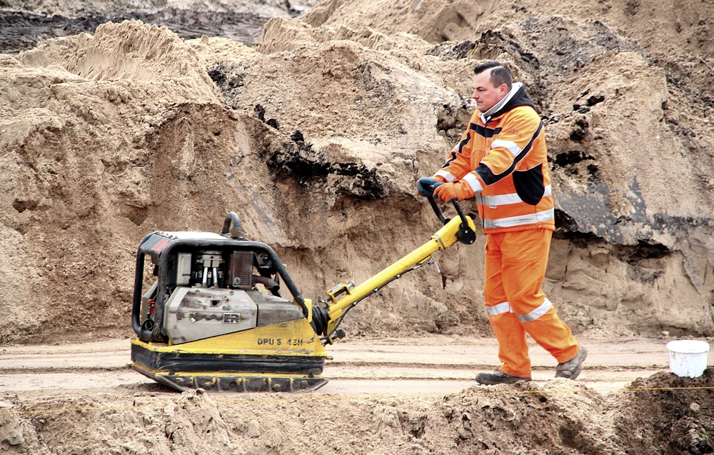 Prace budowlane przy basenie trwają.