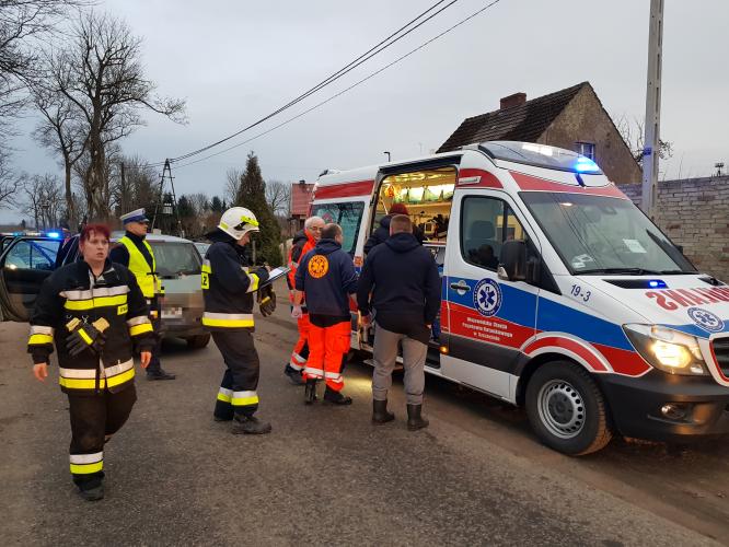 4 latek wbiegł pod koła Renault - trafił do szpitala w Koszalinie! 
