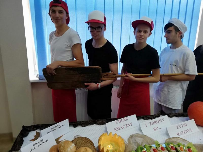 Tydzień Chleba Żytniego w Zespole Szkół im. Jana Pawła II