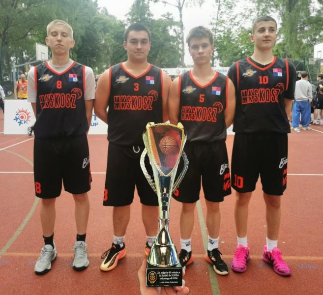 Udany występ młodych koszykarzy Akademii Sportu Mały Kosz w Człuchowie