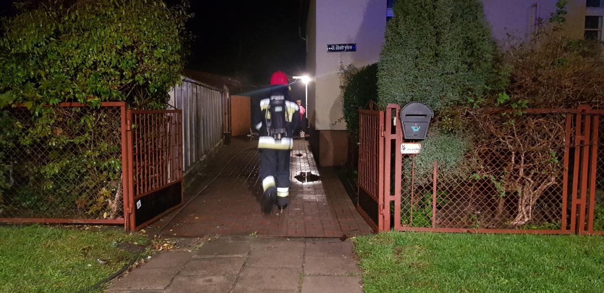 Pożar pomieszczeń gospodarczych - szybka i sprawna akcja strażaków! 