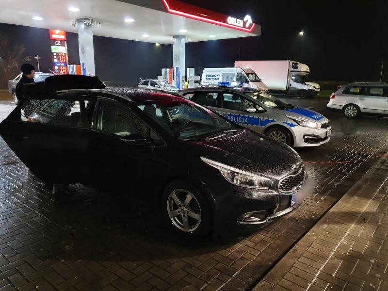 Uderzył samochodem w budynek stacji paliw. Trafił do aresztu!