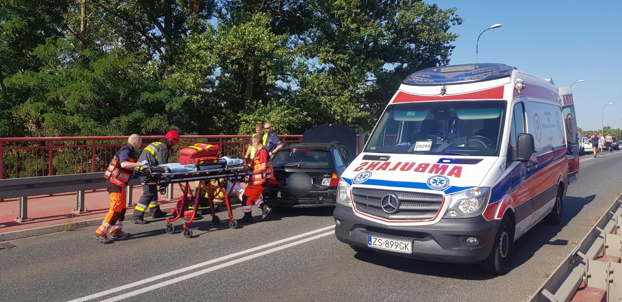 Wypadek drogowy na wiadukcie - jedna osoba ranna! 