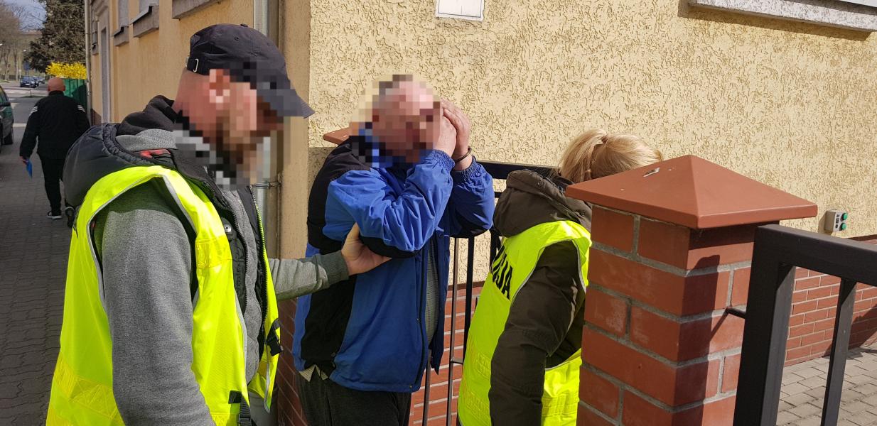 Bestialsko zamordował dwa psy i próbował je spalić w piecu! 50 latek usłyszał zarzut! 