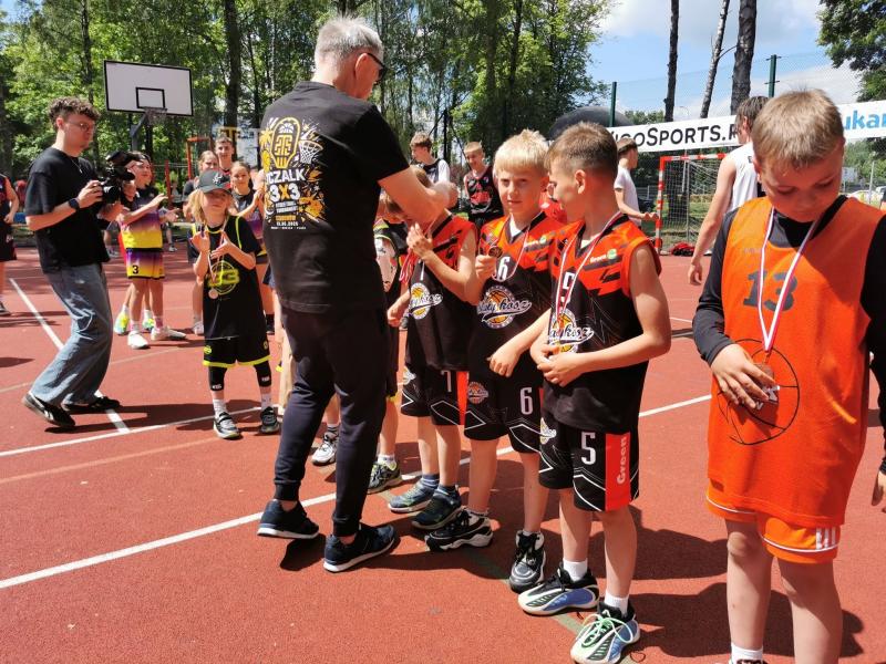 Udany występ młodych koszykarzy Akademii Sportu Mały Kosz w Człuchowie
