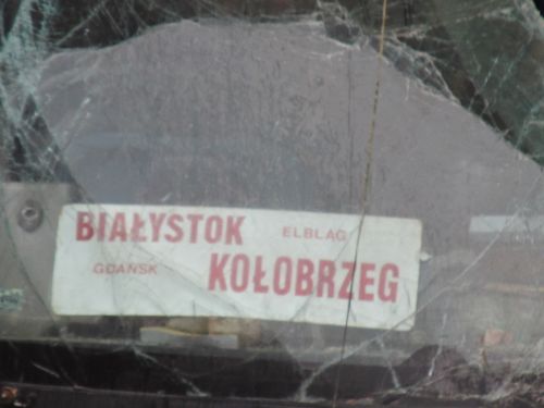 Autobus wjechał w dom 