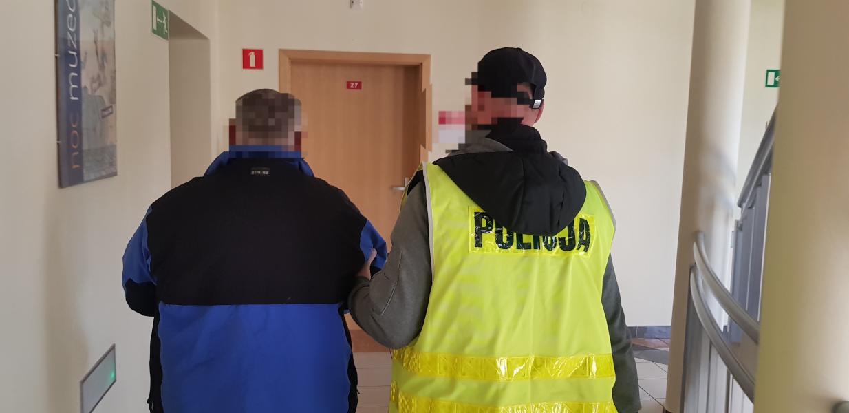 Bestialsko zamordował dwa psy i próbował je spalić w piecu! 50 latek usłyszał zarzut! 