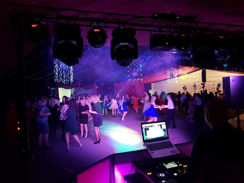 Bal Szkolny 2019 - szkolna zabawa i Polonez w wykonaniu klas gimnazjalnych.  Duża porcja zdjęć z tego wydarzenia! 