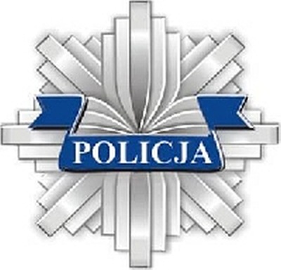 Policja z Białogardu aresztuje dwóch rozbójników.