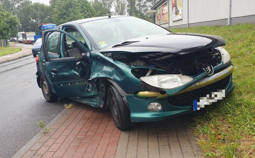 WYPADEK NA DRZYMAŁY W BIAŁOGARDZIE - SPRAWCA UCIEKŁ Z MIEJSCA ZDARZENIA