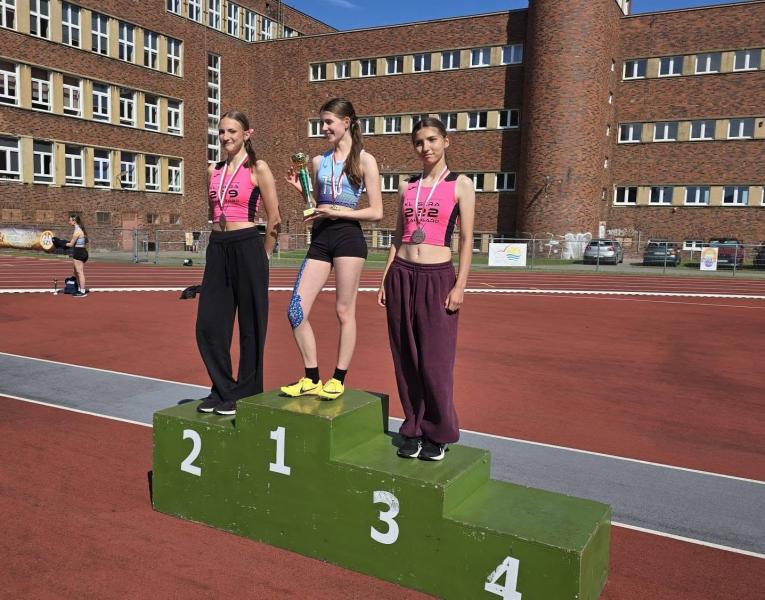Medale i rekordy życiowe lekkoatletów Iskry Białogard w Kołobrzegu