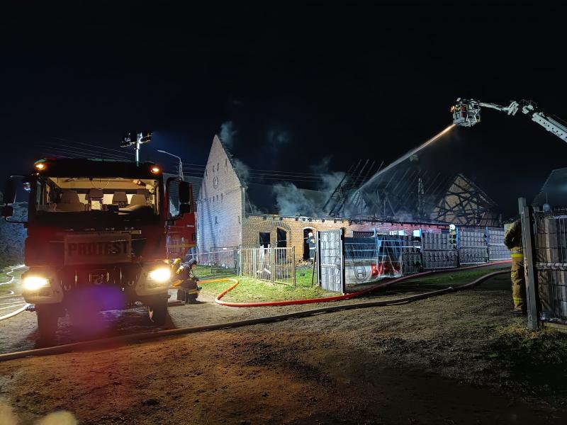 Pożar budynku gospodarczego w Byszynie. 