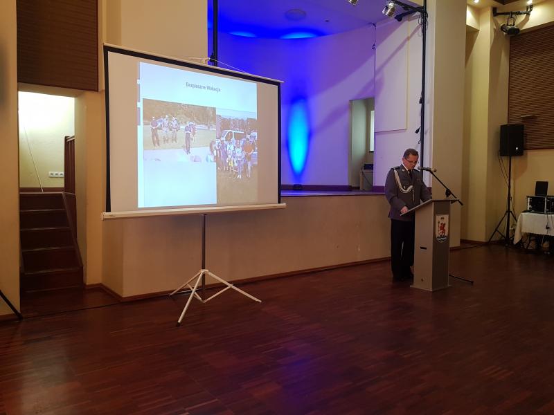 Odprawa Służbowa  i pożegnanie Komendanta Powiatowego Policji w Białogardzie - obszerna fotorelacja.