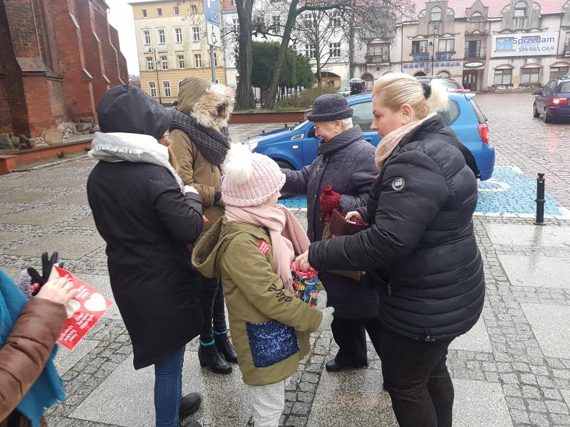 Wielka Orkiestra Świątecznej Pomocy od rana gra w Białogardzie. Wielki finał dziś 17:00 hala przy LO Zapraszamy!  