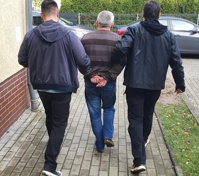 62-letni mężczyzna z Białogardu z zarzutami o czyny lubieżne na nieletniej. Grozi mu 12 lat