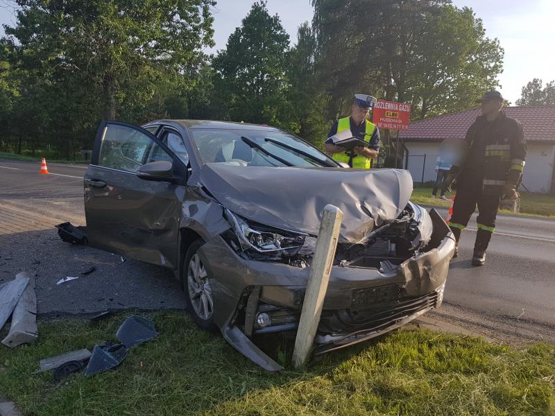 Wypadek pod Białogardem  - po zderzeniu dwóch aut 3 osoby trafiły do szpitala! 