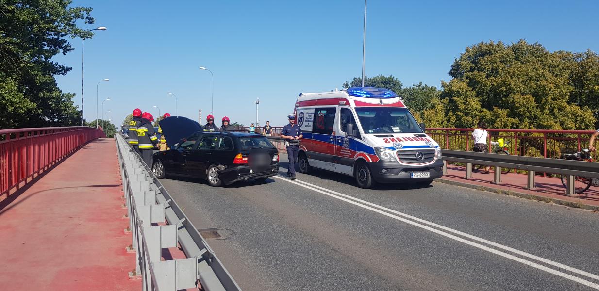 Wypadek drogowy na wiadukcie - jedna osoba ranna! 