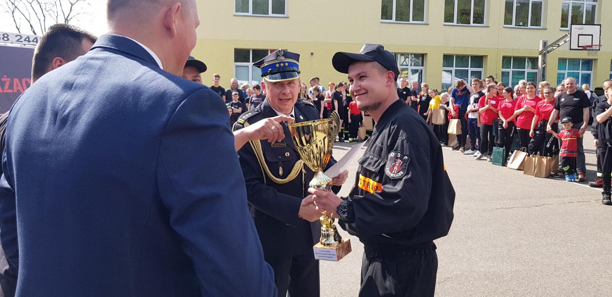 Zawody sportowo  - pożarnicze zakończył strażacki piknik.