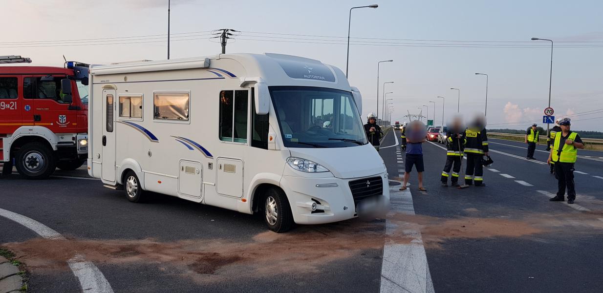 Wypadek na obwodnicy Karlina - zderzenie trzech pojazdów. W akcji śmigłowiec LPR.  