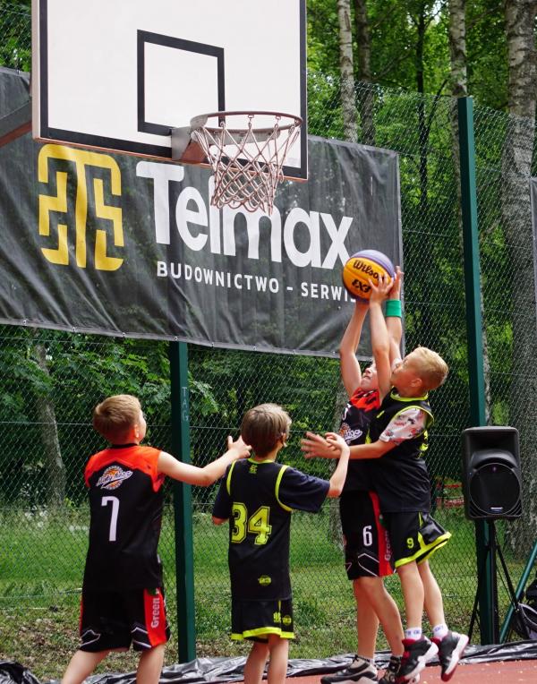 Udany występ młodych koszykarzy Akademii Sportu Mały Kosz w Człuchowie