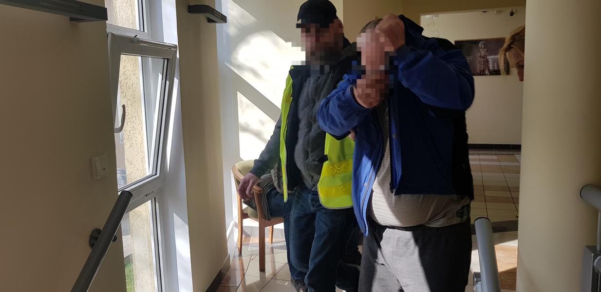 Bestialsko zamordował dwa psy i próbował je spalić w piecu! 50 latek usłyszał zarzut! 