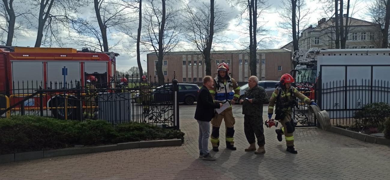 Próbna Ewakuacja w Szkole Sukces – Zwiększenie Bezpieczeństwa w Sytuacjach Zagrożenia