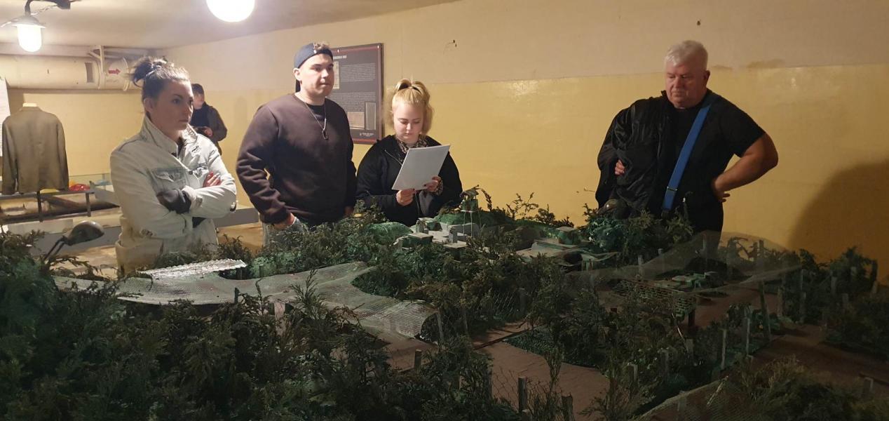 MUZEUM ZIMNEJ WOJNY PODBORSKO 3001 - Zwiedzanie z przewodnikiem przyciągnęło setki osób. 