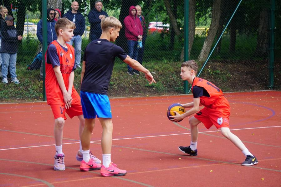 Udany występ młodych koszykarzy Akademii Sportu Mały Kosz w Człuchowie