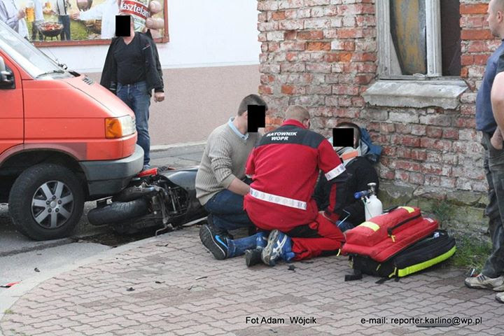 Skuter wyprzedzał i uderzył w busa.