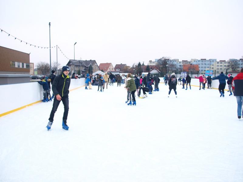 Białogardzkie lodowisko przyciągnęło setki osób. Też byliście? Zobaczcie zdjęcia. 