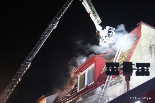 Pożar kamienicy w Karlinie. Ewakuowano mieszkańców.