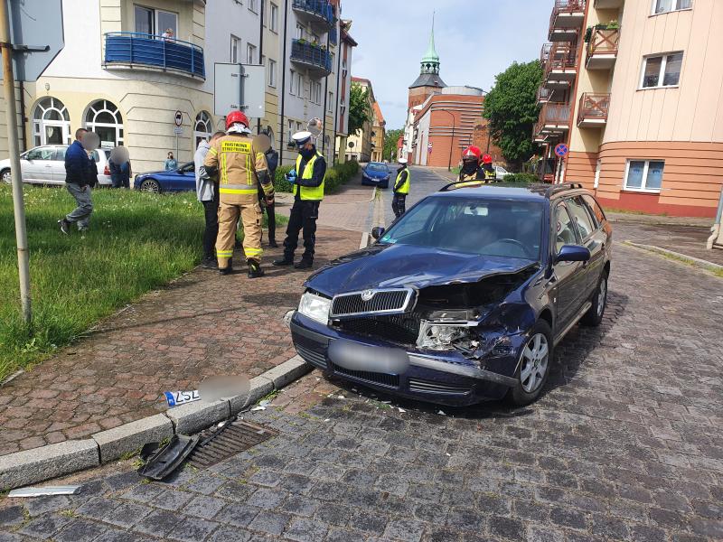 Zderzenie dwóch pojazdów w Białogardzie - Kierowca BMW uciekł z miejsca zdarzenia!