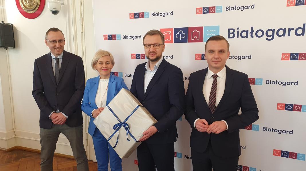 Burmistrz Białogardu oraz Starosta podziękowali za prace Pawłowi Wiśniewskiemu