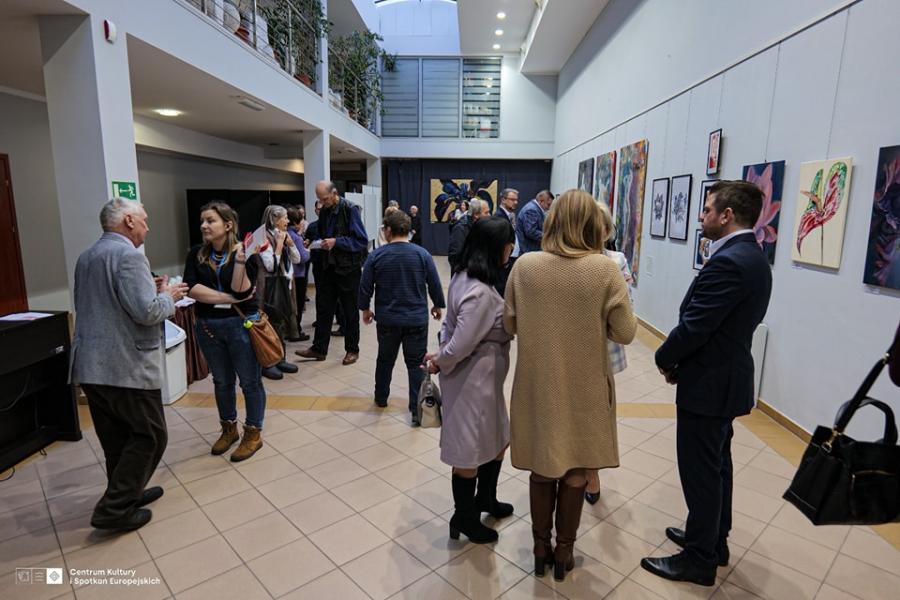 Wernisaż prac malarskich pod wspólnym hasłem POGAŃSTWO/MAGIA KWIATÓW autorstwa Mariny Shavlovskaya.