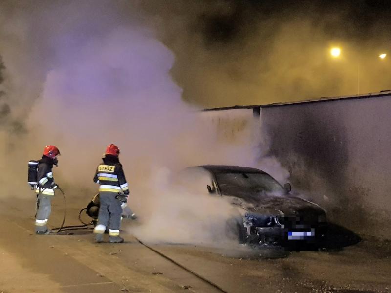 Pożar auta w Białogardzie - Spłonęło BMW 