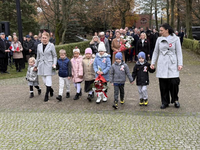 Wspólne świętowanie 107. rocznicy odzyskania niepodległości w Białogardzie