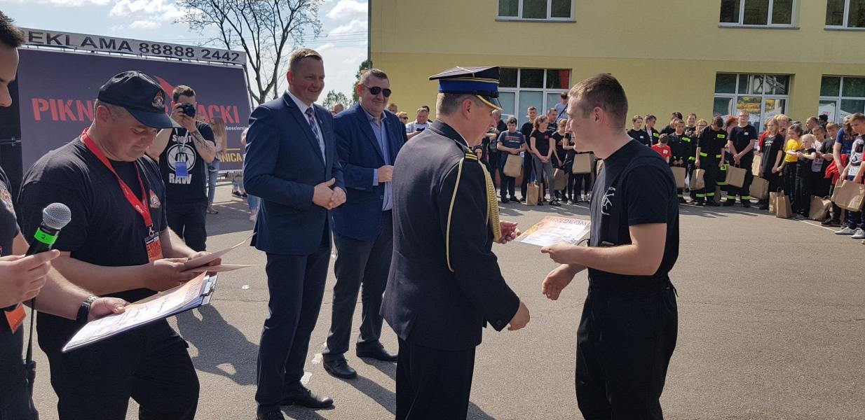 Zawody sportowo  - pożarnicze zakończył strażacki piknik.