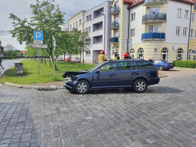 Zderzenie dwóch pojazdów w Białogardzie - Kierowca BMW uciekł z miejsca zdarzenia!