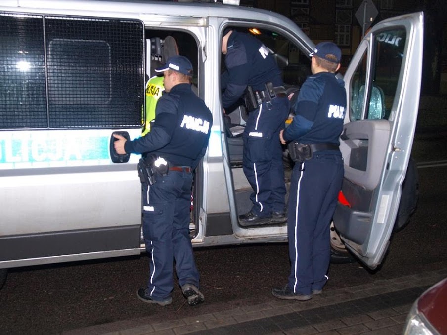 Pijana kobieta za kółkiem 