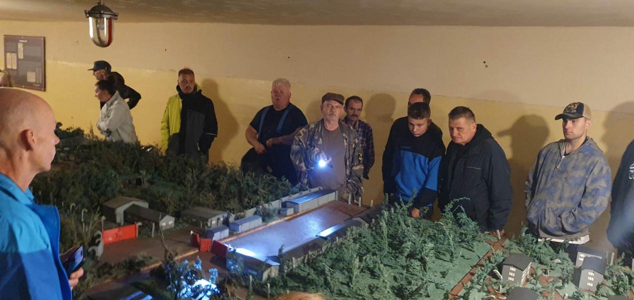 MUZEUM ZIMNEJ WOJNY PODBORSKO 3001 - Zwiedzanie z przewodnikiem przyciągnęło setki osób. 