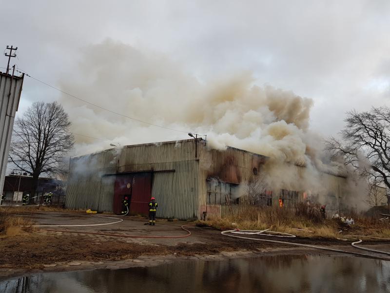 Ogromny pożar w Białogardzie! Przyczyną może być podpalenie. Foto Video!  