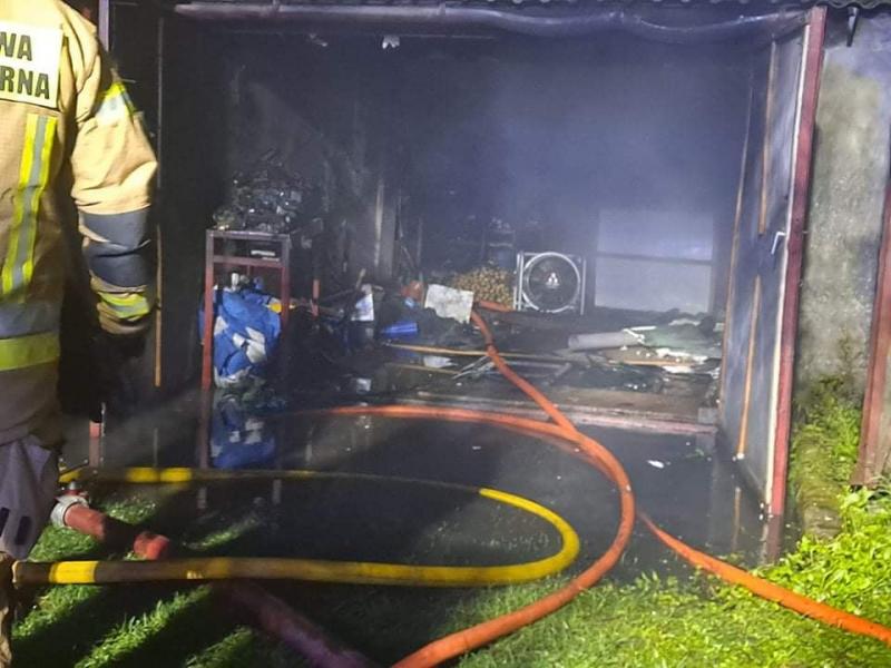 Pożar garaży w Karlinie