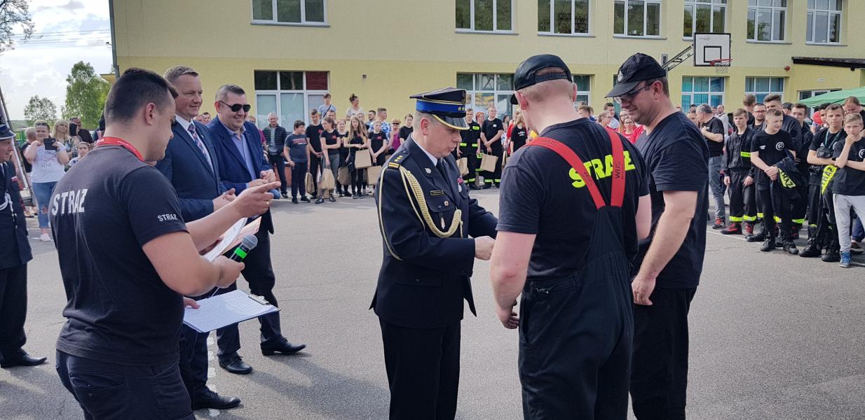 Zawody sportowo  - pożarnicze zakończył strażacki piknik.